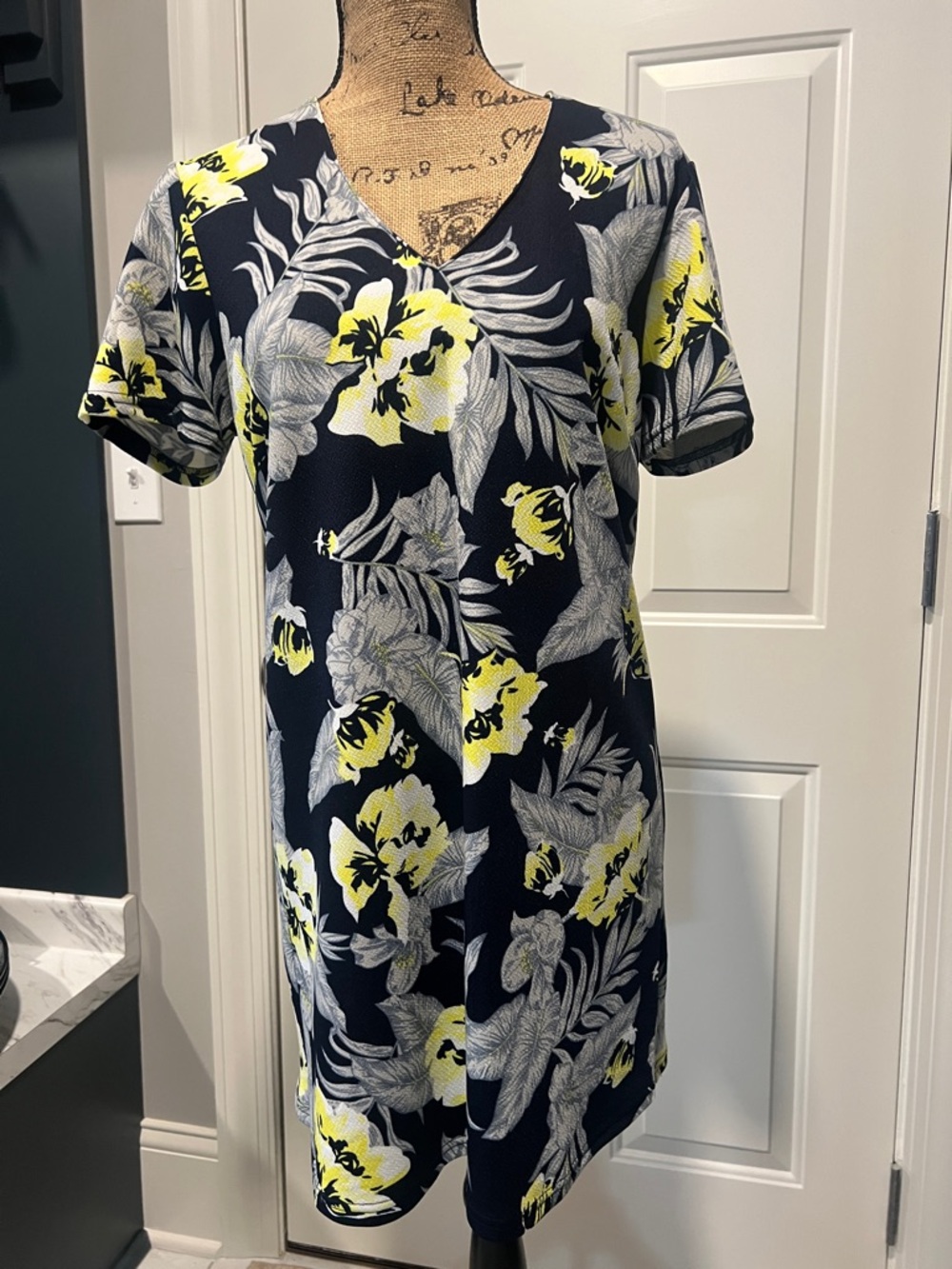 Sans Souci Floral V-Neck Navy and Yellow Dress Sz M Resort Cruise Vacation